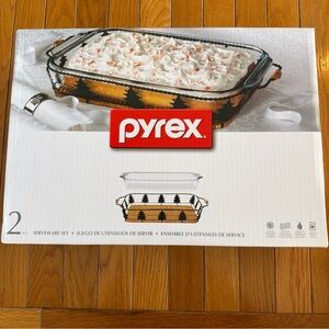 New NIB PYREX 2 Piece Christmas Tree Basket Holiday Baking Serving Dish Set 9x13